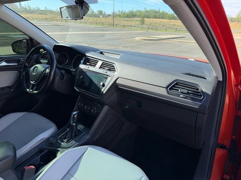 Used 2018 Volkswagen Tiguan SE w/ Panoramic Sunroof Package AWD/4WD image 23