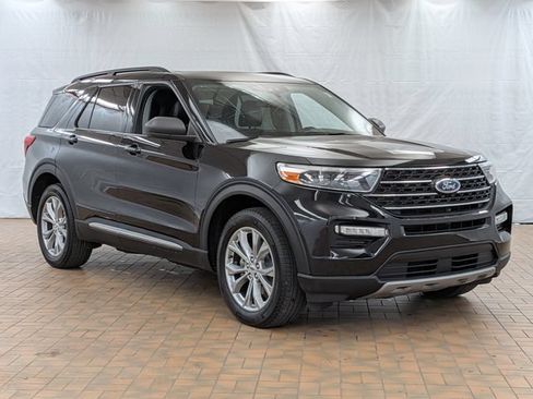 Certified 2023 Ford Explorer XLT w/ Equipment Group 202A AWD/4WD image 1