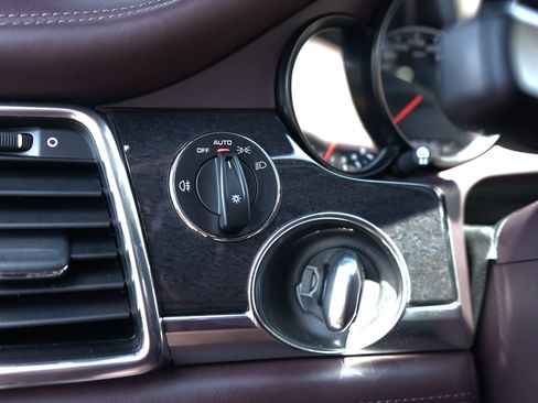 Used 2014 Porsche Panamera AWD/4WD image 16