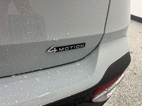 New 2026 Volkswagen Taos SEL image 5