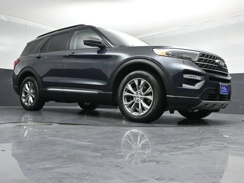 Certified 2022 Ford Explorer XLT w/ Equipment Group 202A AWD/4WD image 38