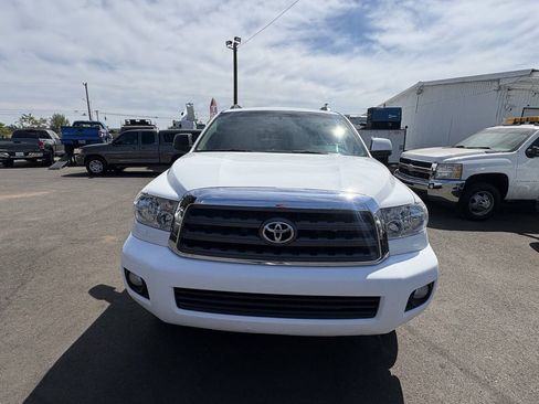 Used 2015 Toyota Sequoia SR5 AWD/4WD image 8