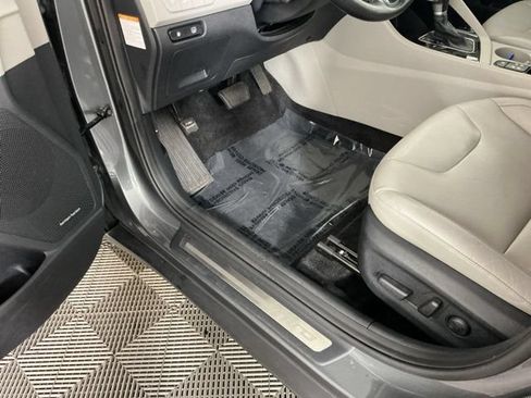 Used 2017 Kia Niro Touring w/ Advanced Technology Package FWD image 15
