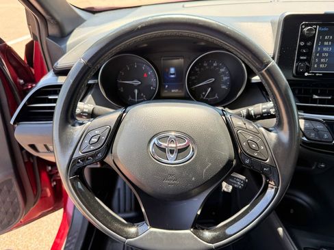 Used 2018 Toyota C-HR XLE FWD image 35