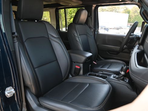 Used 2025 Jeep Wrangler Sahara w/ Safety Group image 17