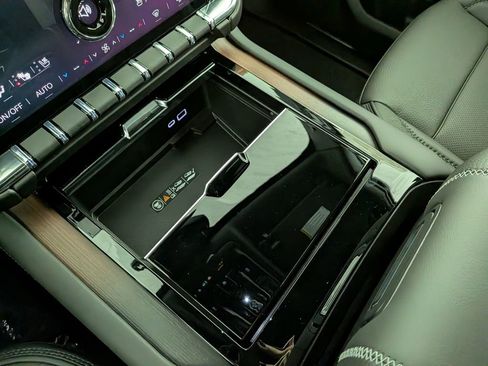 New 2026 GMC Yukon XL Denali w/ Sun & Power Step Package image 28