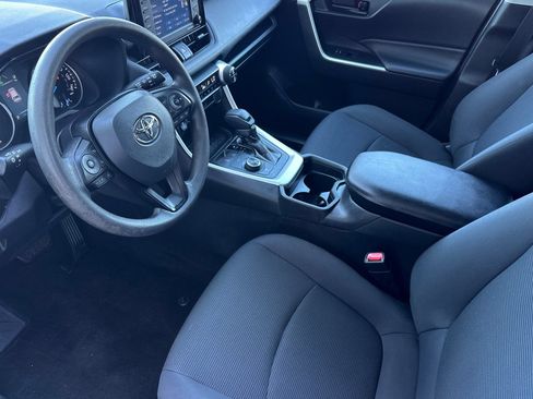 Used 2021 Toyota RAV4 LE AWD/4WD image 10