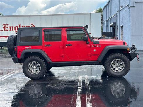 Used 2017 Jeep Wrangler Unlimited Rubicon w/ Connectivity Group AWD/4WD image 8