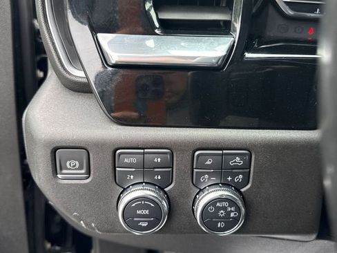 Used 2024 GMC Sierra 1500 Elevation w/ Elevation Premium Package AWD/4WD image 16