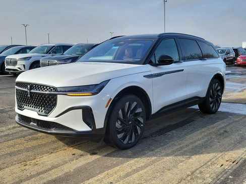 New 2026 Lincoln Nautilus Reserve image 8