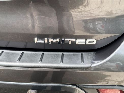 Used 2025 Toyota Highlander Limited FWD image 10