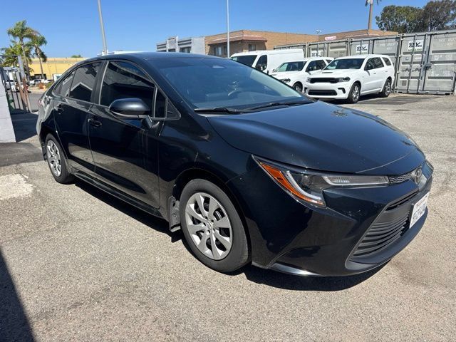 Used 2023 Toyota Corolla LE w/ Carpet Mat Package (TMS) FWD image 3
