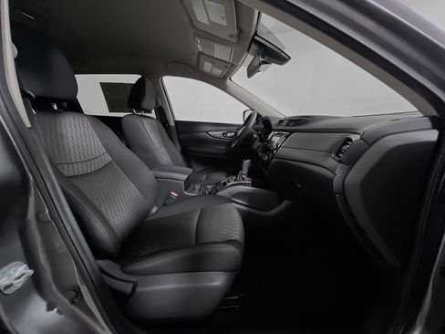 Used 2019 Nissan Rogue SV image 30