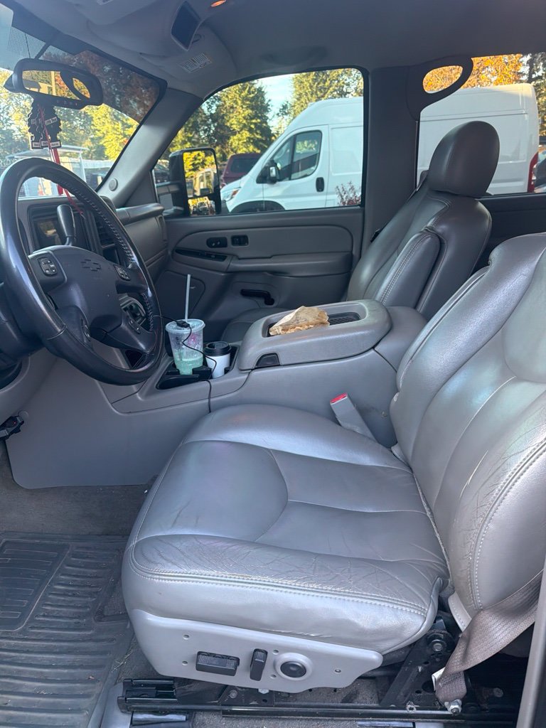Used 2005 Chevrolet Silverado 2500 LT w/ Heavy-Duty Power Package RWD image 8