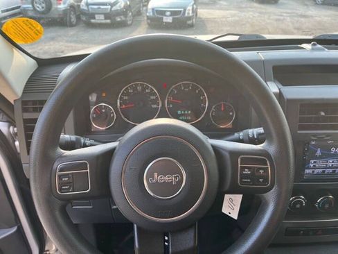 Used 2012 Jeep Liberty Sport AWD/4WD image 15