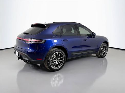 Certified 2026 Porsche Macan AWD/4WD image 7