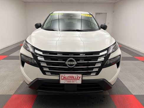 Used 2024 Nissan Rogue S AWD/4WD image 2