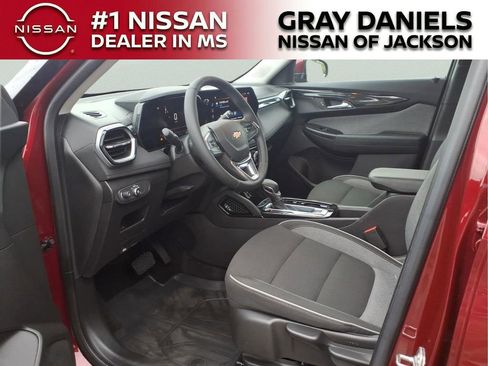 Used 2024 Chevrolet TrailBlazer LT w/ LT Cold Weather Package FWD image 24