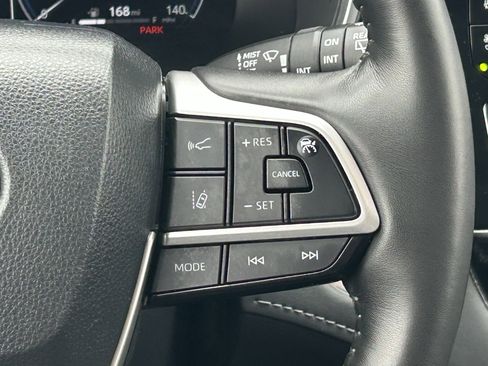 Used 2024 Toyota Highlander Limited AWD/4WD image 24