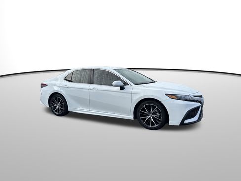 Used 2023 Toyota Camry SE image 7