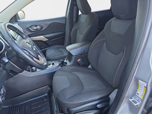 Used 2017 Jeep Cherokee Latitude image 17