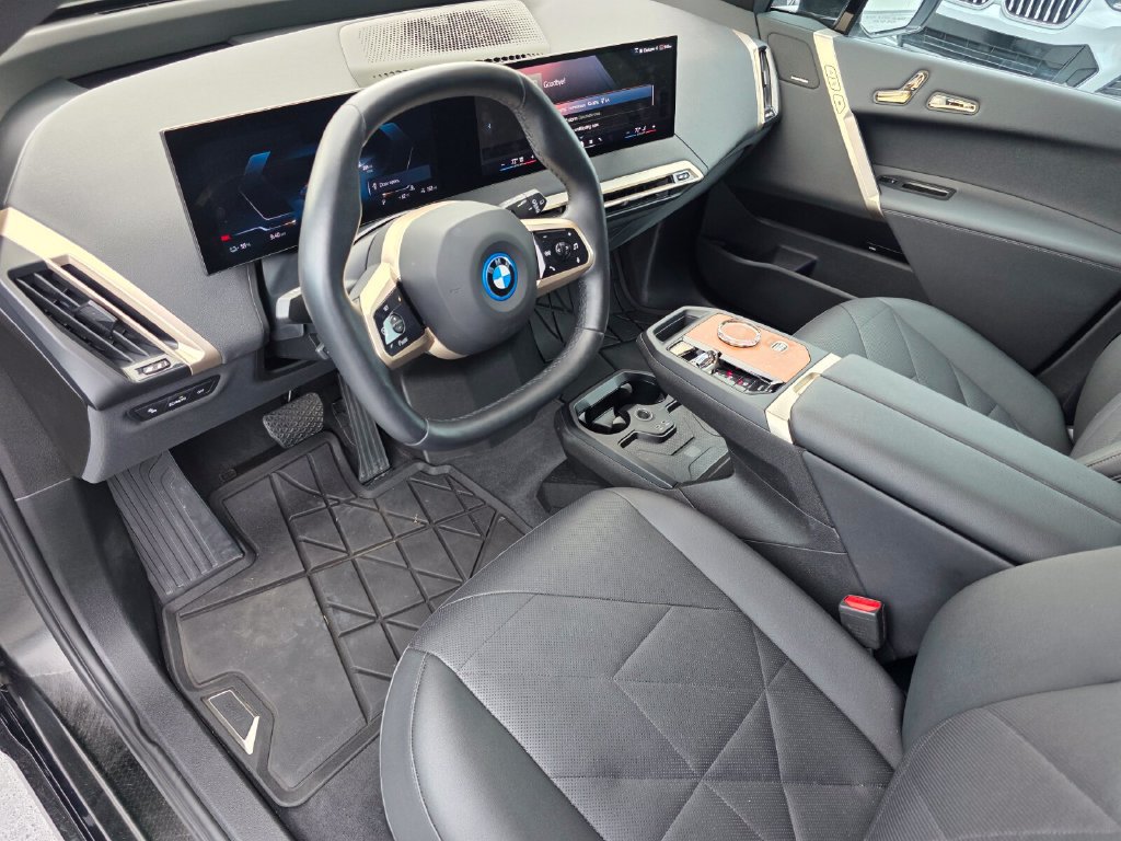 Certified 2024 BMW iX xDrive50 w/ Premium Package AWD/4WD image 16