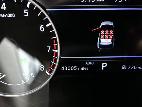 Used 2023 Nissan Pathfinder SV image 14