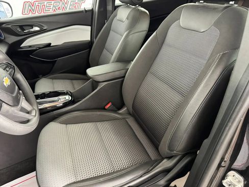 Used 2024 Chevrolet Trax LT image 32