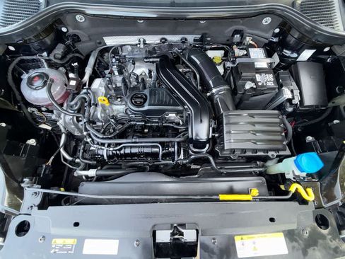 Certified 2024 Volkswagen Taos SE FWD image 12