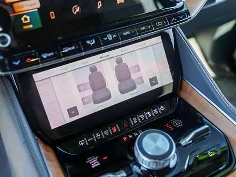 Used 2024 Jeep Grand Wagoneer Series III image 19