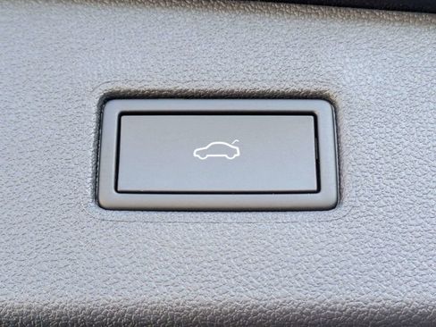 Certified 2024 Volkswagen Tiguan SE R-Line image 15