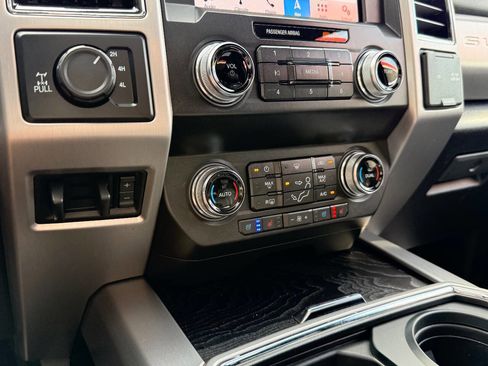 Used 2019 Ford F250 Platinum w/ Platinum Ultimate Package image 32