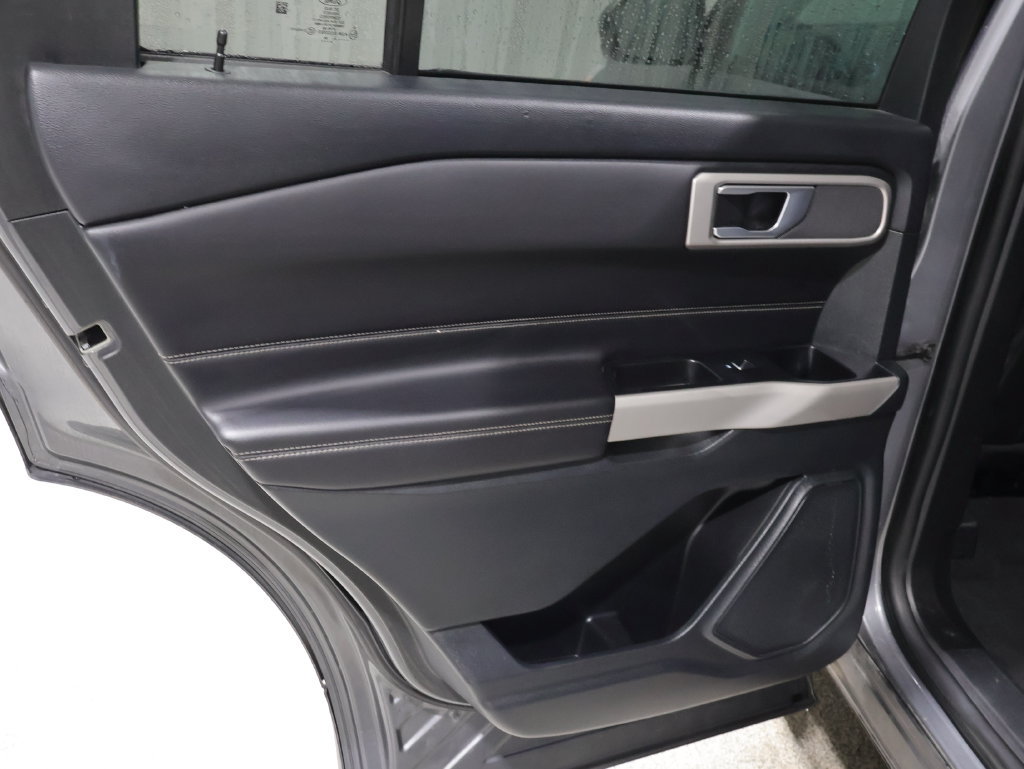 Used 2024 Ford Explorer XLT w/ Equipment Group 202A AWD/4WD image 19
