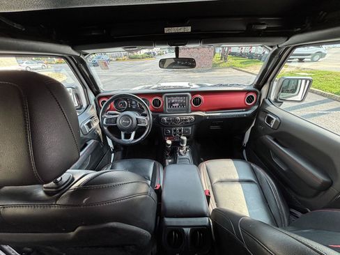 Used 2021 Jeep Wrangler Unlimited Rubicon w/ Cold Weather Group AWD/4WD image 18