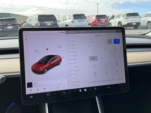 Used 2018 Tesla Model 3 Long Range image 31