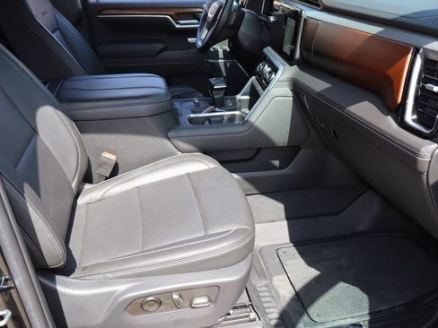 Used 2023 GMC Sierra 1500 Denali w/ Denali Reserve Package AWD/4WD image 17