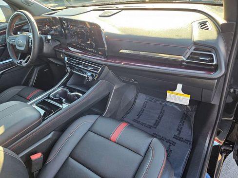 New 2026 Chevrolet Traverse RS image 39