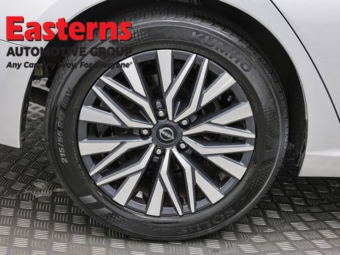 Used 2024 Nissan Altima 2.5 SV FWD image 30