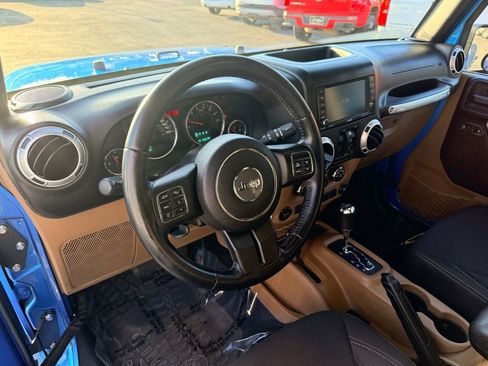 Used 2015 Jeep Wrangler Unlimited Sahara w/ Connectivity Group image 16