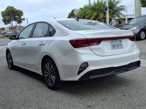 Used 2024 Kia Forte LXS w/ LXS Technology Package FWD image 3