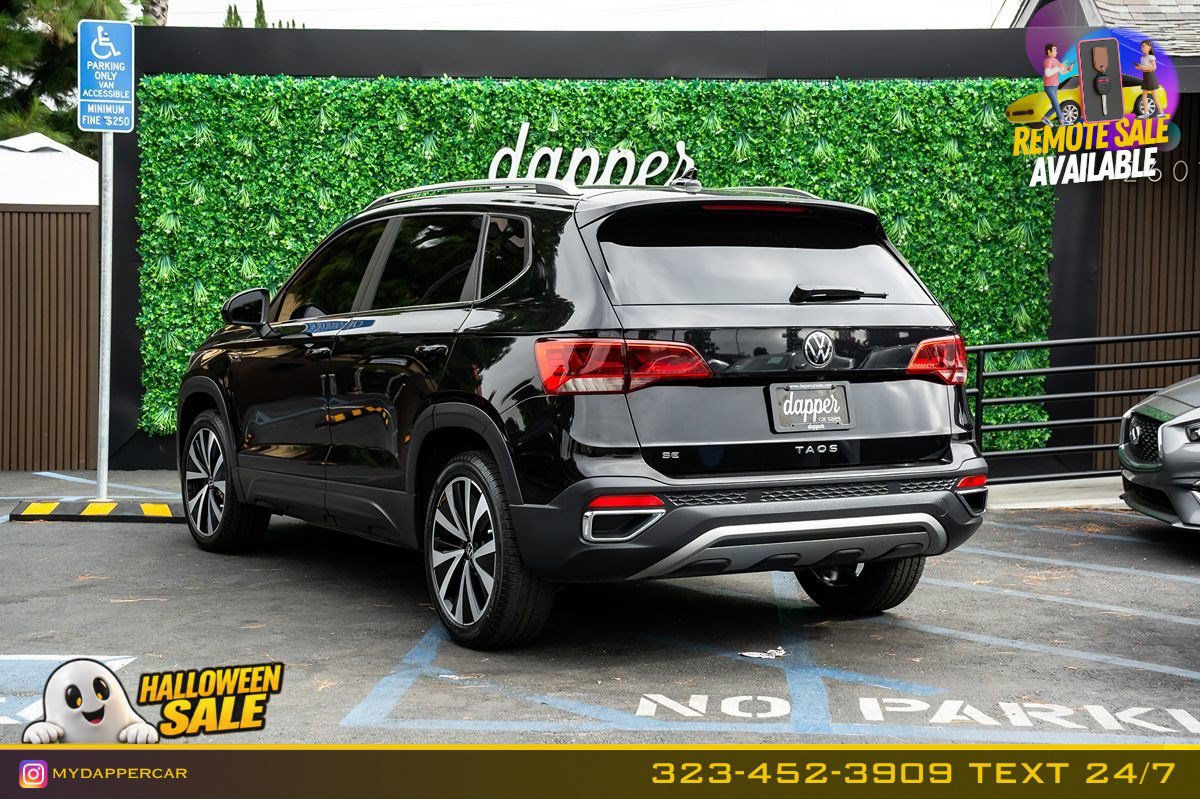 Used 2023 Volkswagen Taos SE w/ Panoramic Sunroof Package FWD image 8