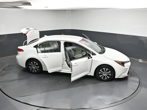 Used 2022 Toyota Corolla LE FWD image 42