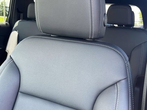 Used 2026 Chevrolet Traverse LT FWD image 19