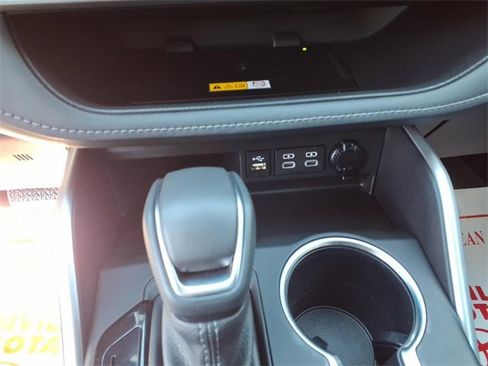 Used 2023 Toyota Highlander XLE image 21