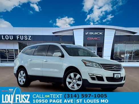 Used 2017 Chevrolet Traverse LT w/ Style and Technology Package FWD image 1