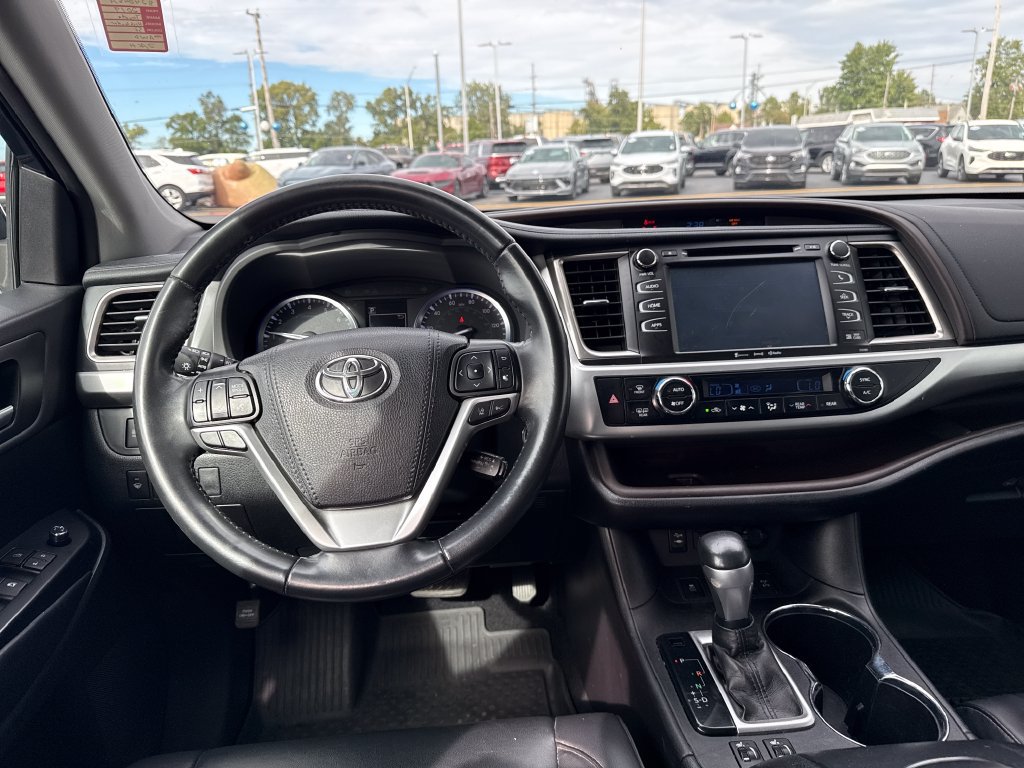 Used 2019 Toyota Highlander XLE AWD/4WD image 10