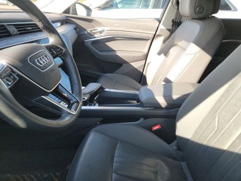 Used 2022 Audi e-tron Premium Plus w/ Premium Plus Package image 5