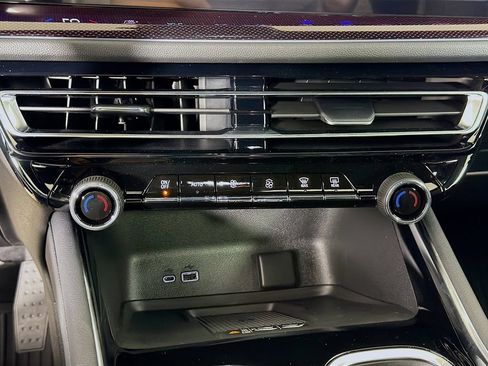 New 2026 Chevrolet Traverse Z71 w/ Enhanced Driving Package AWD/4WD image 15