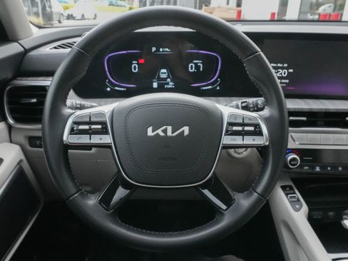 Used 2025 Kia Telluride EX w/ EX Captain's Chair Package image 17