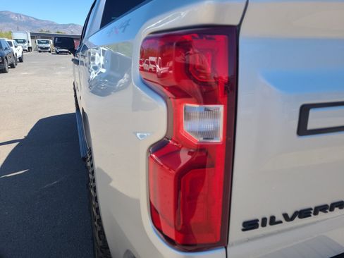 Used 2019 Chevrolet Silverado 1500 Custom w/ Custom Value Package AWD/4WD image 25